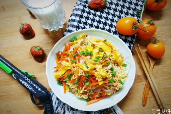 炒方便面熱量高嗎 減肥可以吃炒方便面嗎 炒方便面熱量高嗎 減肥可以吃炒方便面嗎