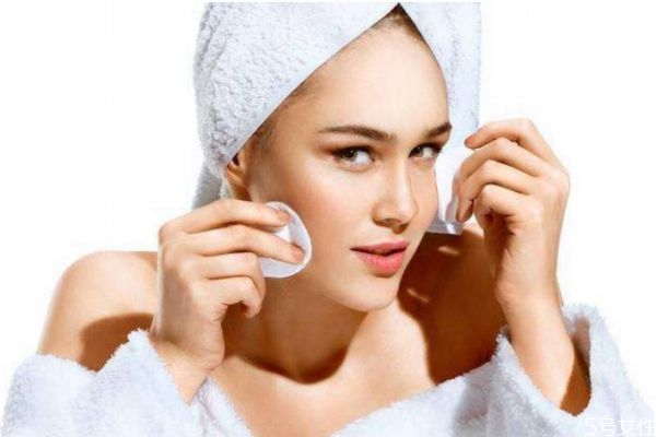 經(jīng)?；瘖y會(huì)傷害皮膚嗎 經(jīng)?；瘖y對(duì)皮膚有傷害嗎