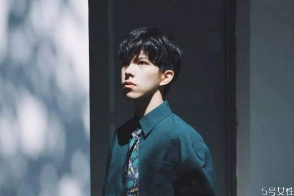 夏季最適合男生的發(fā)型 夏季男生都適合什么發(fā)型 夏季最適合男生的發(fā)型 夏季男生都適合什么發(fā)型