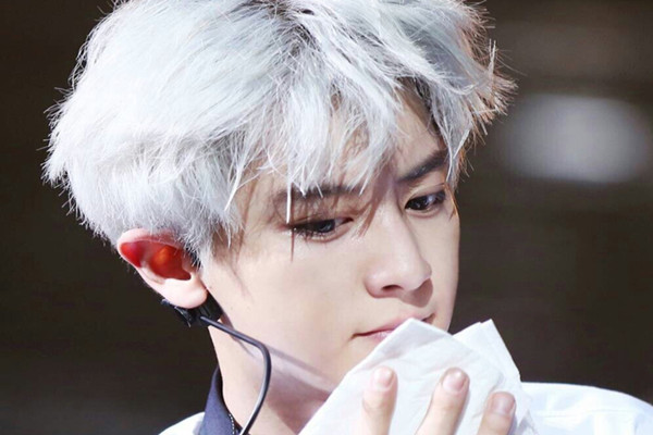 男生染煙灰色好看嗎 煙灰色怎么染 男生染煙灰色好看嗎 煙灰色怎么染