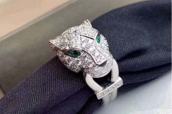 有個(gè)豹子頭標(biāo)志的包包是什么牌子 豹子頭是什么奢侈牌子 有個(gè)豹子頭標(biāo)志的包包是什么牌子 豹子頭是什么奢侈牌子