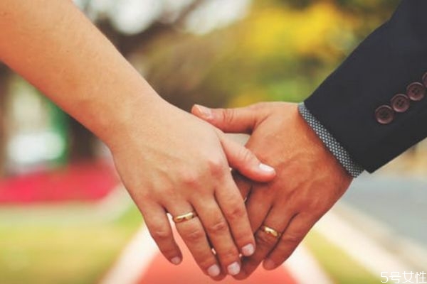 男生吃醋會不理女生嗎 男生吃醋憤怒應該怎么辦 男生吃醋會不理女生嗎 男生吃醋憤怒應該怎么辦