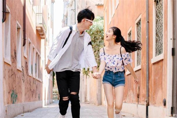 怎么和自己暗戀的女生搭訕 和暗戀的女生搭訕說(shuō)什么好