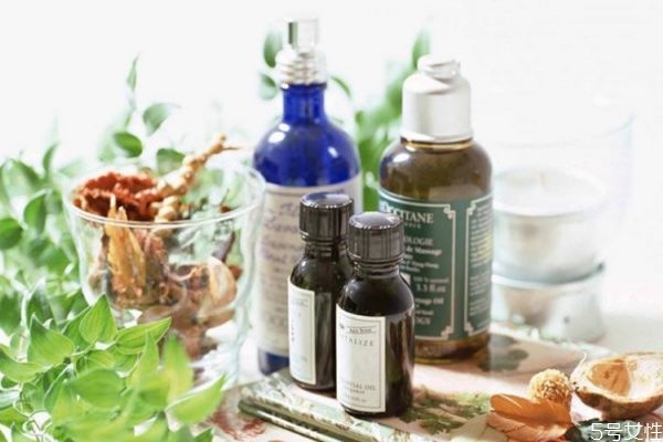 面部精油的使用方法 面部精油是使用順序 面部精油的使用方法 面部精油是使用順序