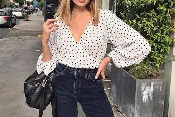 波點上衣怎么搭配褲子 波點上衣的搭配技巧 波點上衣怎么搭配褲子 波點上衣的搭配技巧