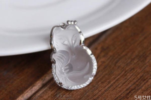 怎么讓銀飾變白變亮 讓銀飾變亮的方法 怎么讓銀飾變白變亮 讓銀飾變亮的方法