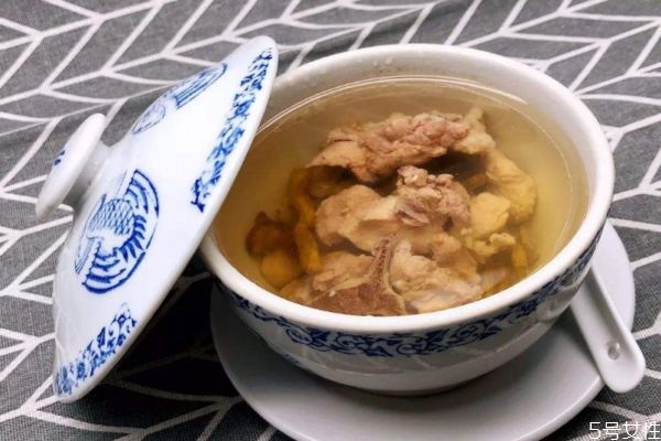 熬夜的時(shí)候喝湯會(huì)長(zhǎng)胖嗎 熬夜喝湯是長(zhǎng)胖的原因嗎