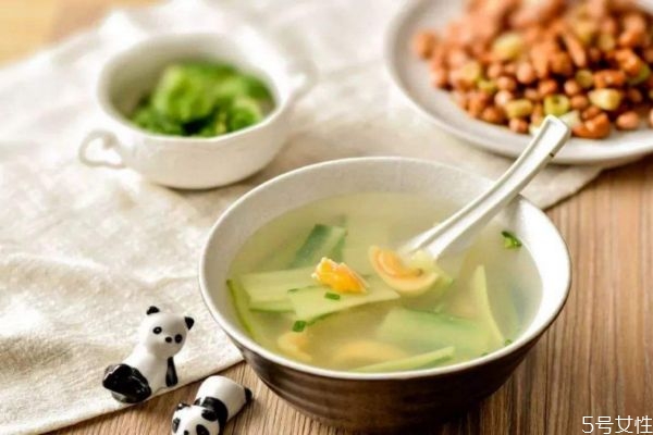 熬夜的時(shí)候喝湯會(huì)長(zhǎng)胖嗎 熬夜喝湯是長(zhǎng)胖的原因嗎