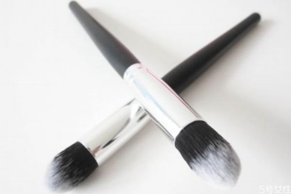 散粉可以使用什么上妝 可以用什么工具使用散粉 散粉可以使用什么上妝 可以用什么工具使用散粉