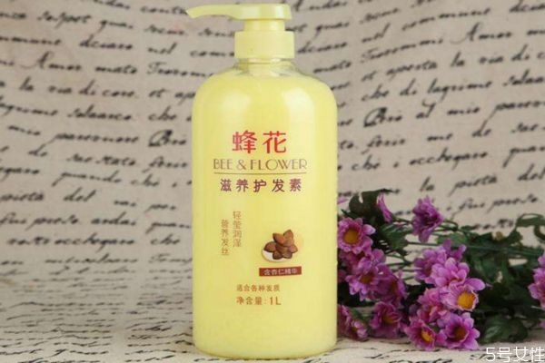 護(hù)發(fā)素的使用注意 使用護(hù)發(fā)素應(yīng)該注意什么 護(hù)發(fā)素的使用注意 使用護(hù)發(fā)素應(yīng)該注意什么