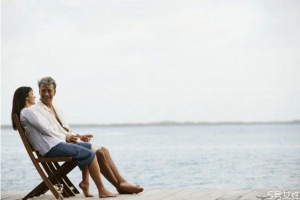 聰明女生正確的戀愛(ài)觀 女生戀愛(ài)中高情商的表現(xiàn)