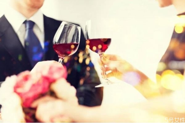 不要和什么樣的男生談戀愛 應(yīng)該和什么樣男生談戀愛 不要和什么樣的男生談戀愛 應(yīng)該和什么樣男生談戀愛