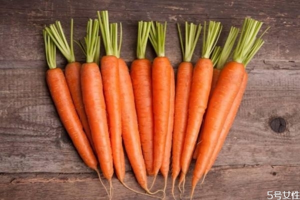 胡蘿卜吃多了皮膚會(huì)變黃嗎 吃胡蘿卜皮膚黃怎樣改善 胡蘿卜吃多了皮膚會(huì)變黃嗎 吃胡蘿卜皮膚黃怎樣改善