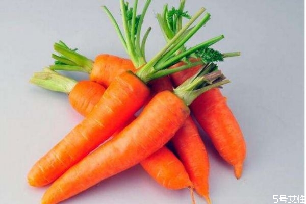 胡蘿卜吃多了皮膚會(huì)變黃嗎 吃胡蘿卜皮膚黃怎樣改善 胡蘿卜吃多了皮膚會(huì)變黃嗎 吃胡蘿卜皮膚黃怎樣改善