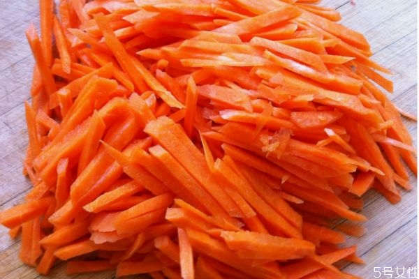 胡蘿卜發(fā)芽還能吃嗎 胡蘿卜為什么會(huì)發(fā)芽