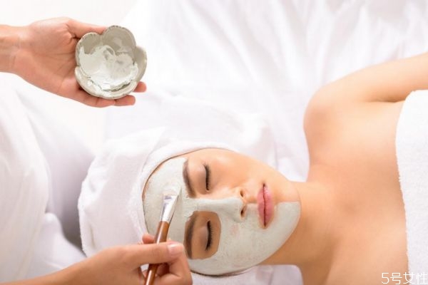 臉出油有什么方法解決 臉出油長痘痘怎么辦 臉出油有什么方法解決 臉出油長痘痘怎么辦