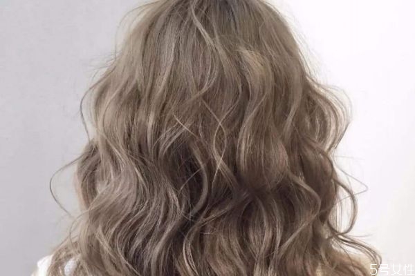 染發(fā)前一天能用發(fā)膜嗎 染發(fā)前注意事項(xiàng) 染發(fā)前一天能用發(fā)膜嗎 染發(fā)前注意事項(xiàng)