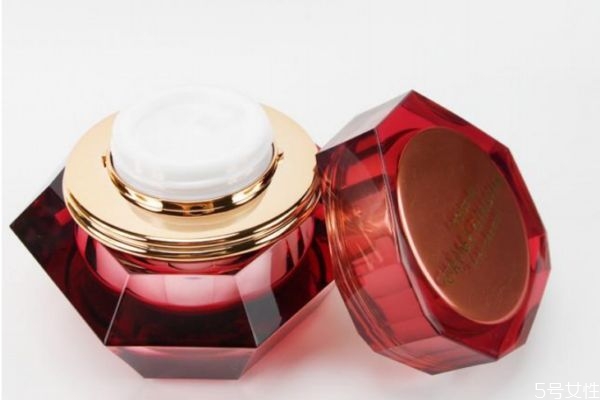 什么時候伊思蝸牛霜 伊思蝸牛霜適合什么膚質 什么時候伊思蝸牛霜 伊思蝸牛霜適合什么膚質