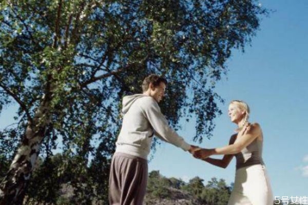 女朋友好煩怎么安慰 女朋友心煩哄開心的話 女朋友好煩怎么安慰 女朋友心煩哄開心的話