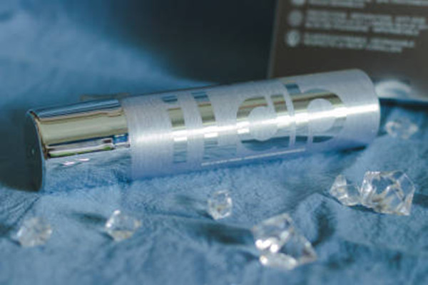 iLab小透明唇膏滋潤嗎 iLab小透明唇膏有味道嗎 iLab小透明唇膏滋潤嗎 iLab小透明唇膏有味道嗎