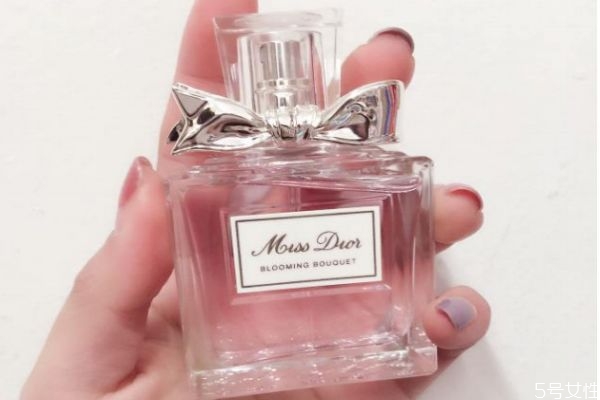 適合20歲女人的香水 什么香水適合20歲女人 適合20歲女人的香水 什么香水適合20歲女人