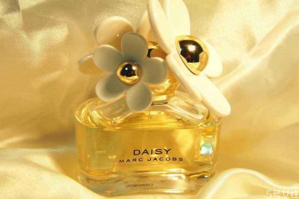 適合20歲女人的香水 什么香水適合20歲女人 適合20歲女人的香水 什么香水適合20歲女人