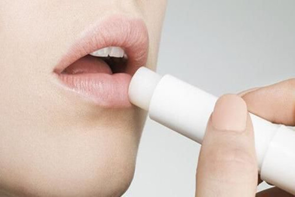 學(xué)生素顏妝怎么畫 學(xué)生素顏妝的畫法