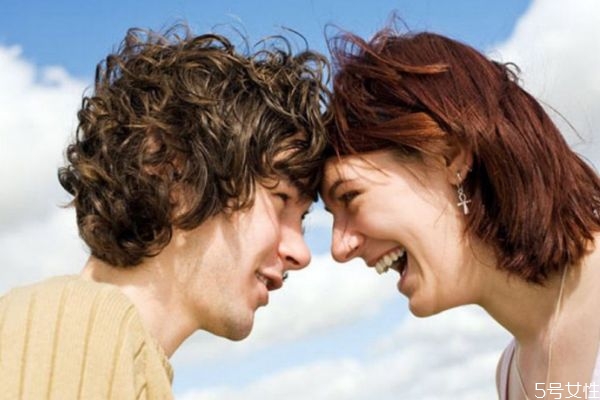 談戀愛(ài)怎么找話題 談戀愛(ài)找什么話題好