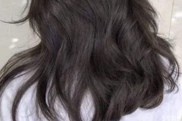 黑茶色為什么不明顯 黑茶色和冷棕色哪個好看