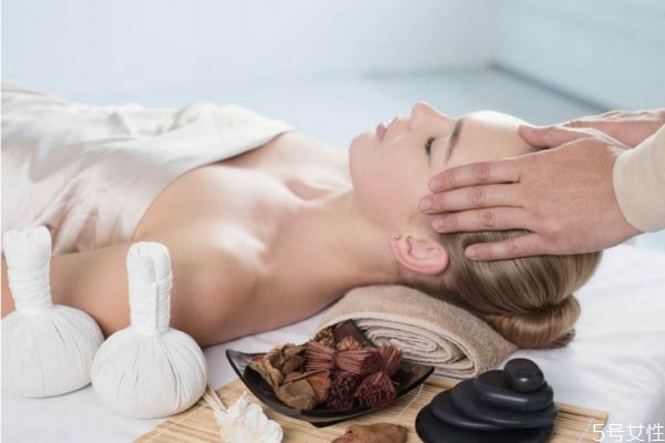 臉上為什么會長痘痘 臉上反復(fù)長痘痘的原因 臉上為什么會長痘痘 臉上反復(fù)長痘痘的原因