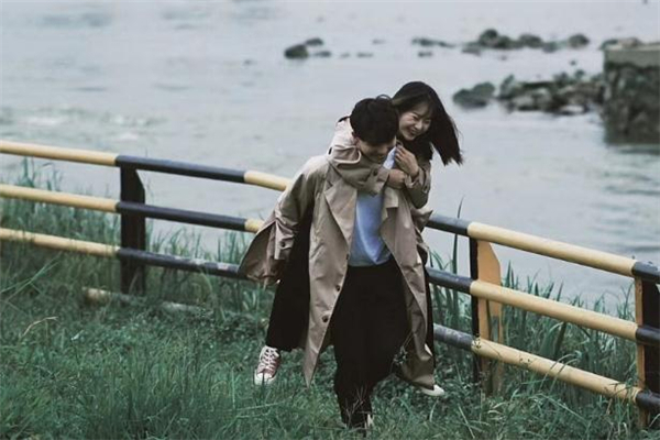 男人會對舊情人念念不忘嗎 男人和舊情人復(fù)合的幾率大嗎 男人會對舊情人念念不忘嗎 男人和舊情人復(fù)合的幾率大嗎