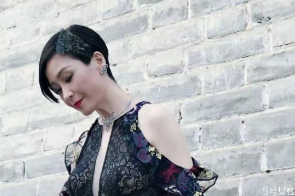 適合夏季的女生發(fā)型有什么 哪些女生發(fā)型適合夏季 適合夏季的女生發(fā)型有什么 哪些女生發(fā)型適合夏季