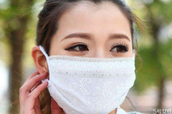 化妝之后如何避免沾口罩 如何戴口罩不掉妝 化妝之后如何避免沾口罩 如何戴口罩不掉妝