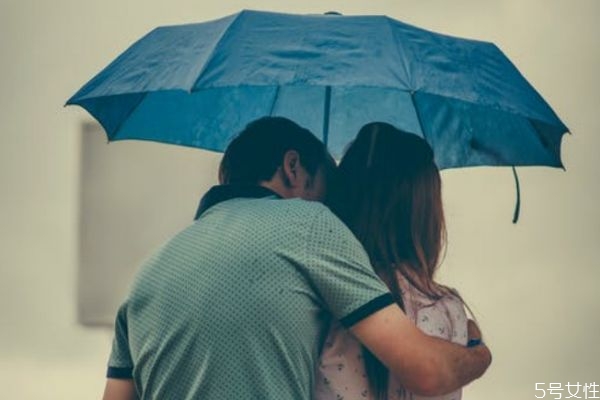 怎樣發(fā)信息暗示想他了 讓男人聽了更愛你的話 怎樣發(fā)信息暗示想他了 讓男人聽了更愛你的話