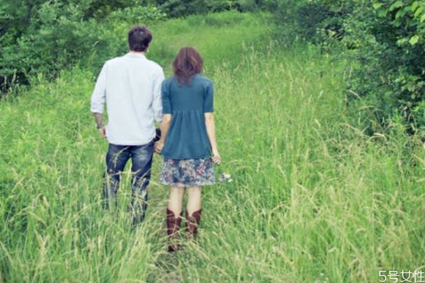 怎樣發(fā)信息暗示想他了 讓男人聽了更愛你的話 怎樣發(fā)信息暗示想他了 讓男人聽了更愛你的話