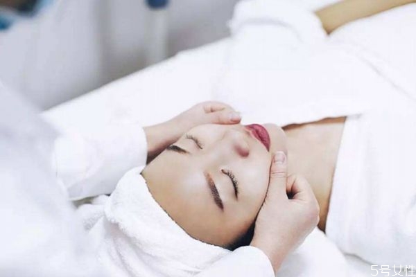 皮膚曬紅可以怎么辦 修復(fù)皮膚曬紅的方法 皮膚曬紅可以怎么辦 修復(fù)皮膚曬紅的方法