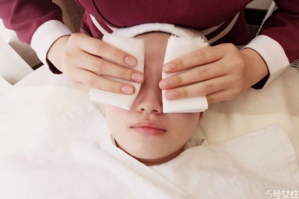 皮膚曬紅可以怎么辦 修復(fù)皮膚曬紅的方法 皮膚曬紅可以怎么辦 修復(fù)皮膚曬紅的方法