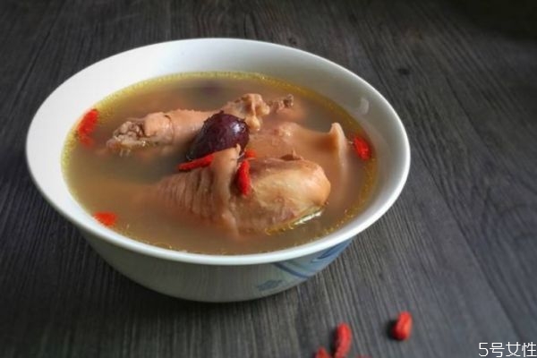 老母雞燉湯怎么做營(yíng)養(yǎng) 老母雞燉湯的營(yíng)養(yǎng)做法 老母雞燉湯怎么做營(yíng)養(yǎng) 老母雞燉湯的營(yíng)養(yǎng)做法