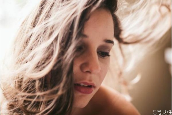 分手后男人需要多久才能放下 怎樣度過失戀難熬期 分手后男人需要多久才能放下 怎樣度過失戀難熬期