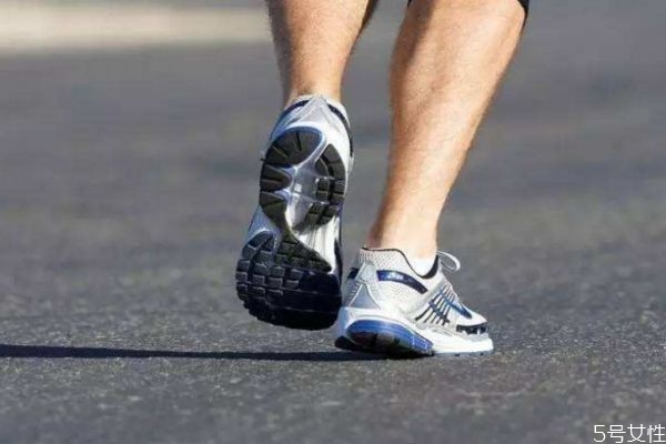 變速跑和勻速跑哪個減肥 減肥應(yīng)該選擇變速跑還是勻速跑