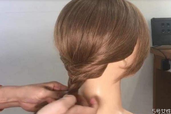 麻花辮怎么扎好看 好看的麻花辮扎發(fā) 麻花辮怎么扎好看 好看的麻花辮扎發(fā)