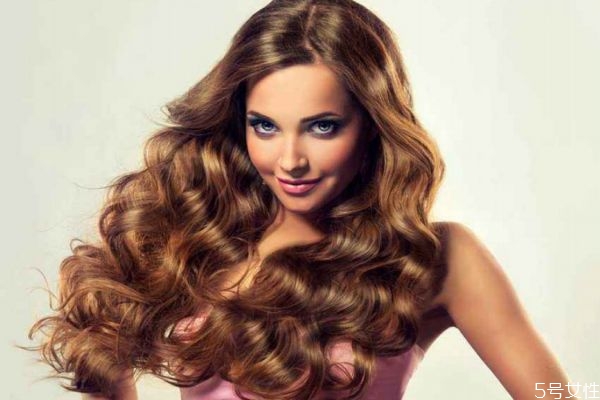 卷發(fā)晚上睡覺怎么保持 卷發(fā)第二天怎么打理