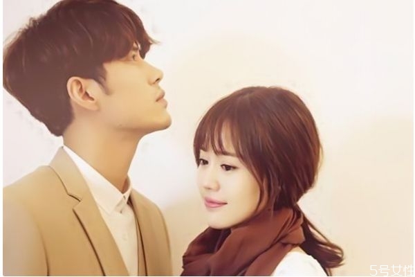 日常關(guān)心問(wèn)候女生的話 真正愛你的人經(jīng)典語(yǔ)錄 日常關(guān)心問(wèn)候女生的話 真正愛你的人經(jīng)典語(yǔ)錄