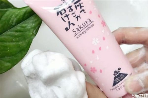 去角質(zhì)洗面奶多久用一次 去角質(zhì)有哪些誤區(qū) 去角質(zhì)洗面奶多久用一次 去角質(zhì)有哪些誤區(qū)