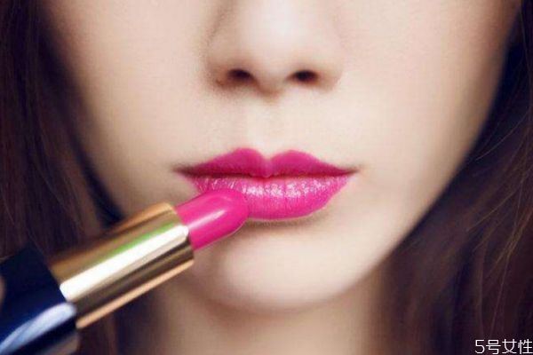 黑皮膚適合什么顏色的口紅 ?什么口紅顏色適合黑皮膚 黑皮膚適合什么顏色的口紅 ?什么口紅顏色適合黑皮膚