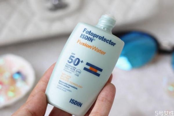 夏季應(yīng)該怎么防紫外線 夏季防紫外線的方法 夏季應(yīng)該怎么防紫外線 夏季防紫外線的方法