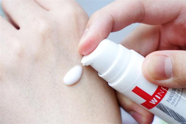 薇諾娜特護(hù)霜能長期用嗎 薇諾娜特護(hù)霜有酒精嗎 薇諾娜特護(hù)霜能長期用嗎 薇諾娜特護(hù)霜有酒精嗎