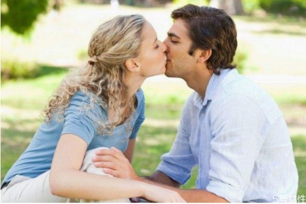 已婚男人出軌有感情嗎 男人出軌多久會(huì)有感情