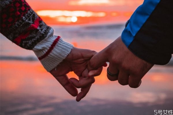 怎樣挽回前妻 離婚后怎么和前妻溝通 怎樣挽回前妻 離婚后怎么和前妻溝通