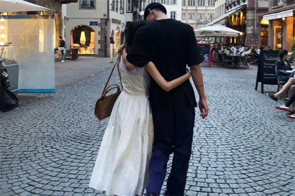 婚外情需要天天聊天嗎 婚外情需要每天都發(fā)信息嗎 婚外情需要天天聊天嗎 婚外情需要每天都發(fā)信息嗎